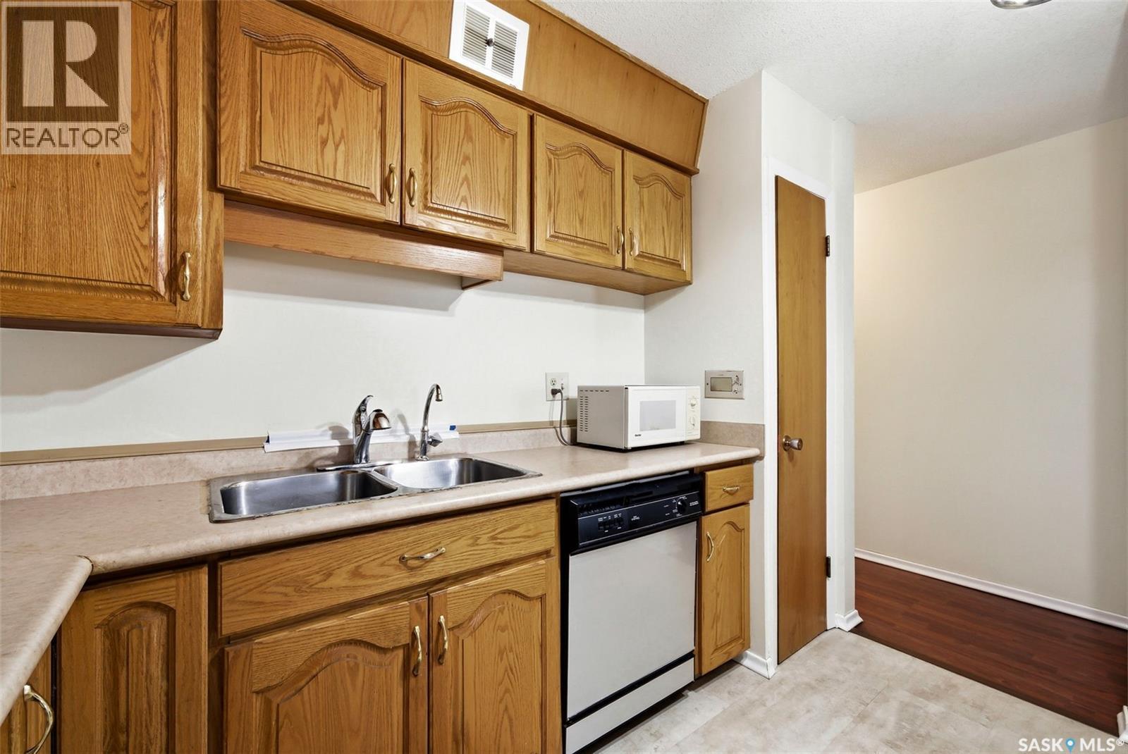 3 4341 Rae Street, Regina, SK - Indoor Photo Showing Kitchen With Double Sink