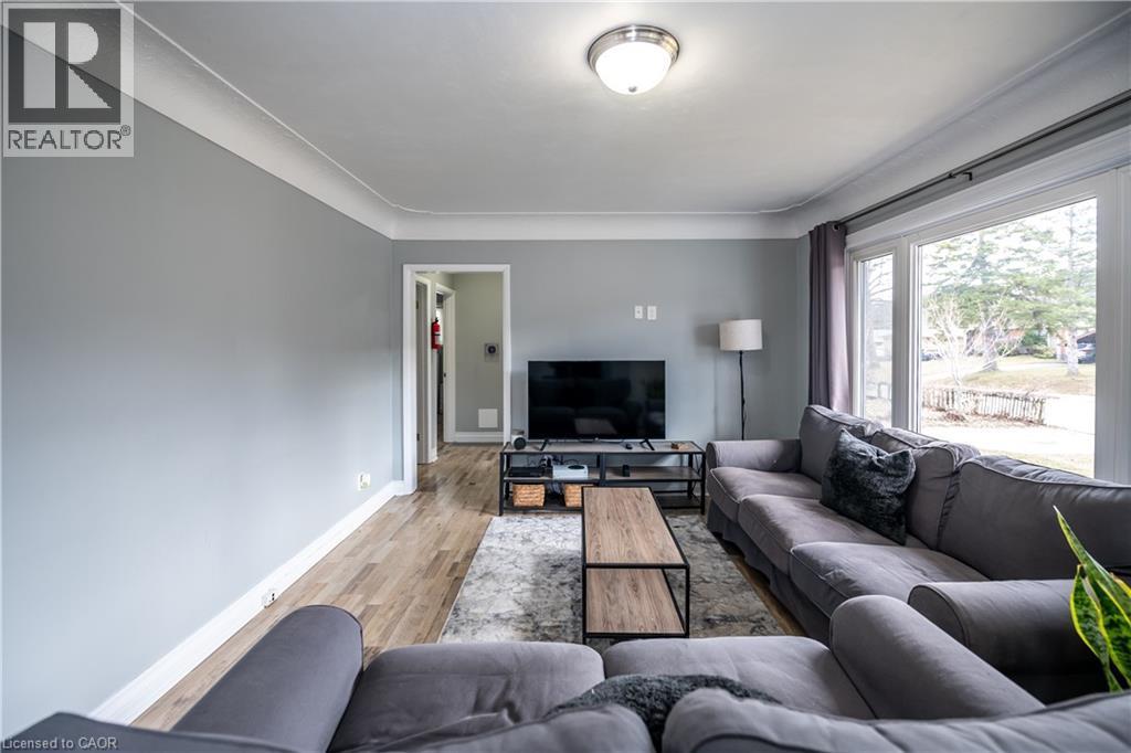 62 Harold Court, Hamilton, ON - Indoor Photo Showing Living Room