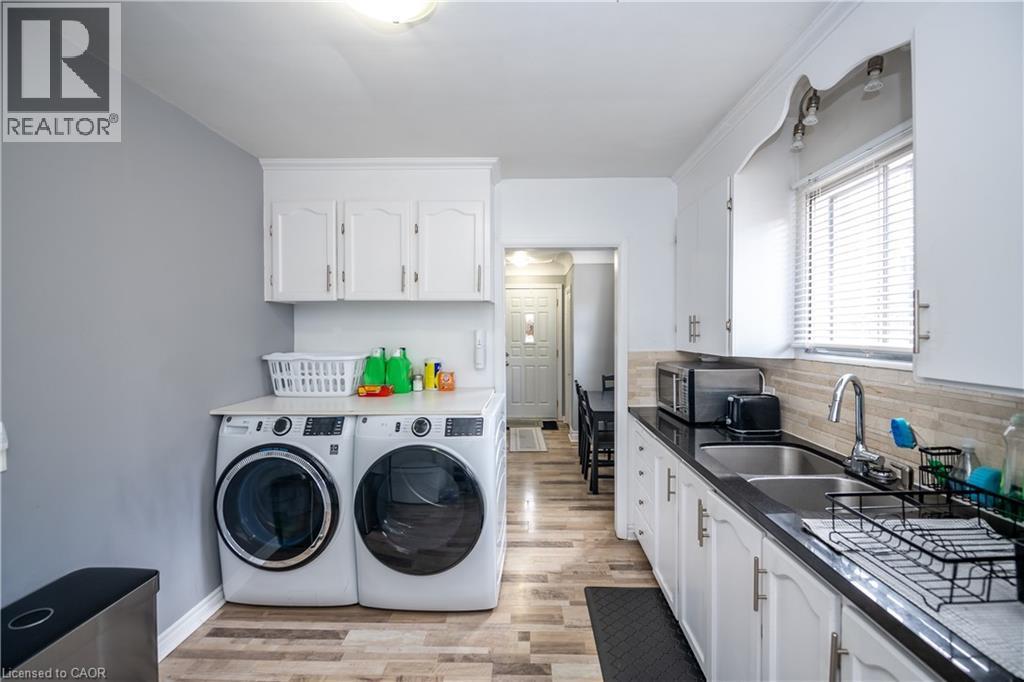 62 Harold Court, Hamilton, ON - Indoor Photo Showing Laundry Room