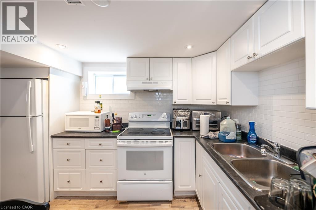 62 Harold Court, Hamilton, ON - Indoor Photo Showing Kitchen With Double Sink