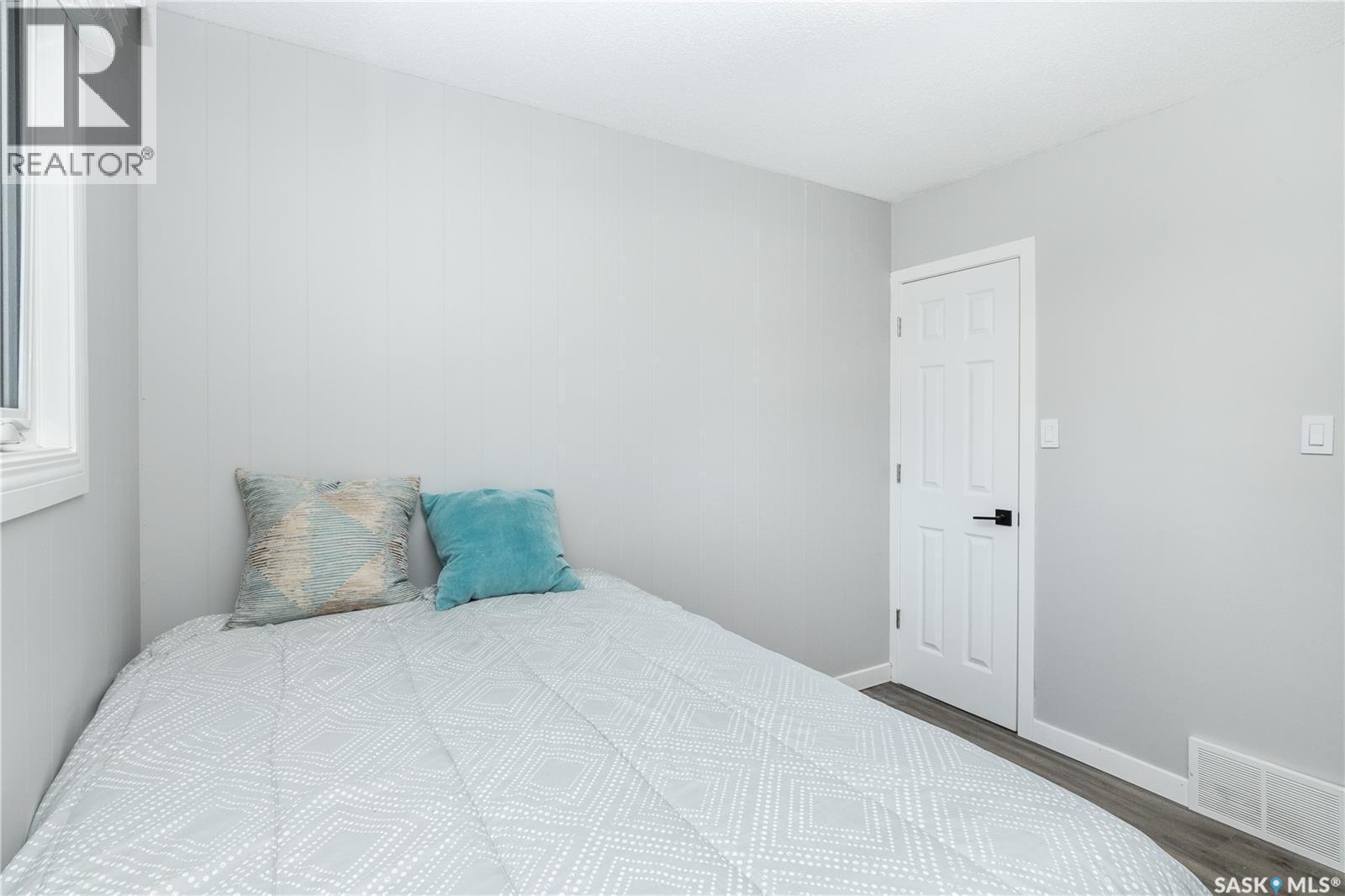 1313 Elevator Road, Saskatoon, SK - Indoor Photo Showing Bedroom