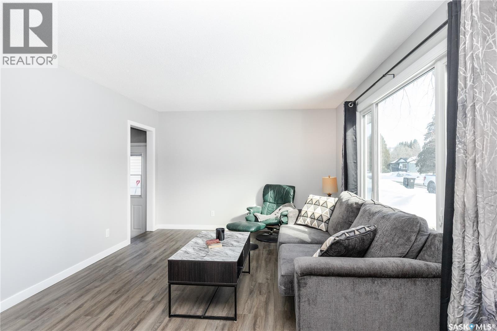 1313 Elevator Road, Saskatoon, SK - Indoor Photo Showing Living Room
