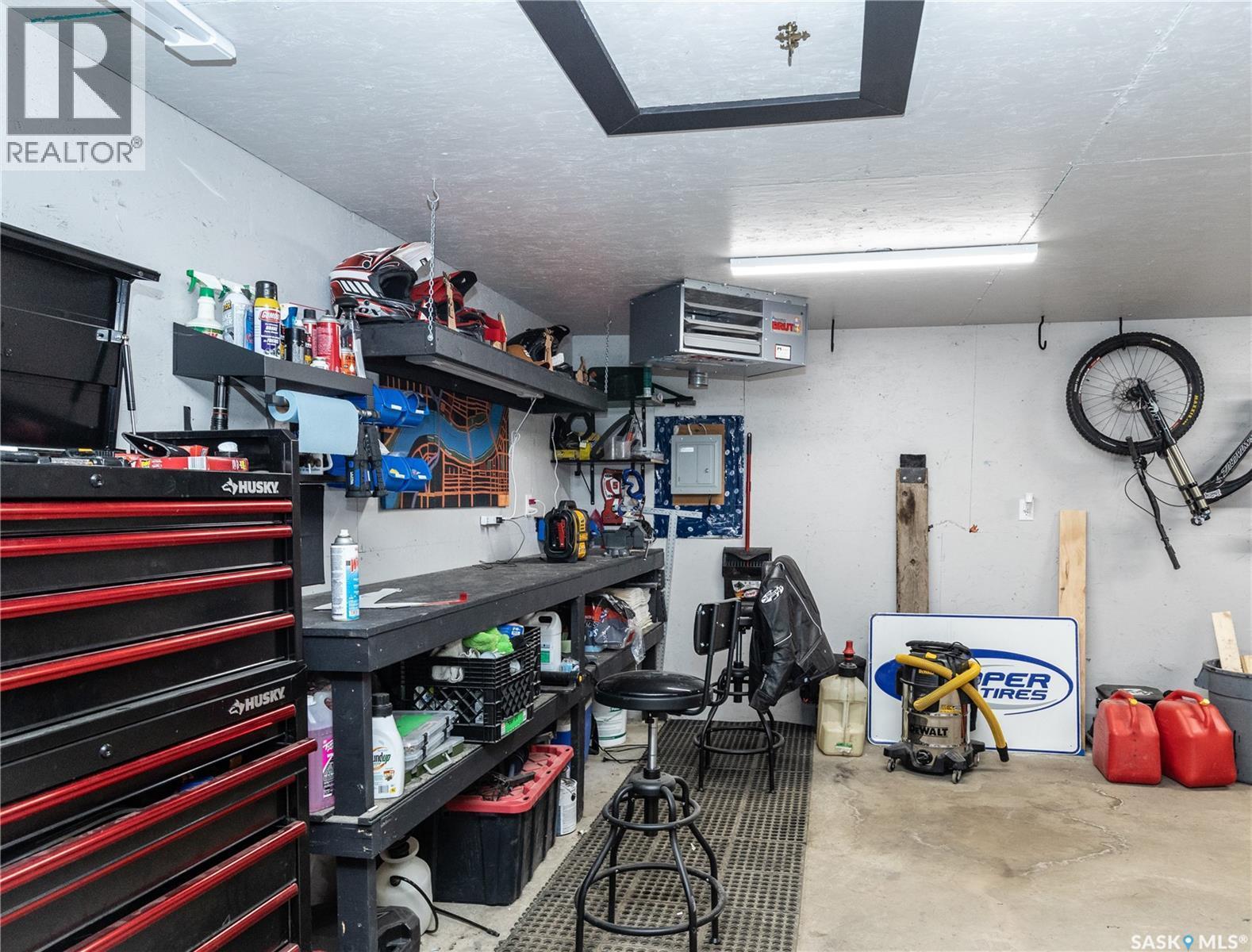 1313 Elevator Road, Saskatoon, SK - Indoor Photo Showing Garage