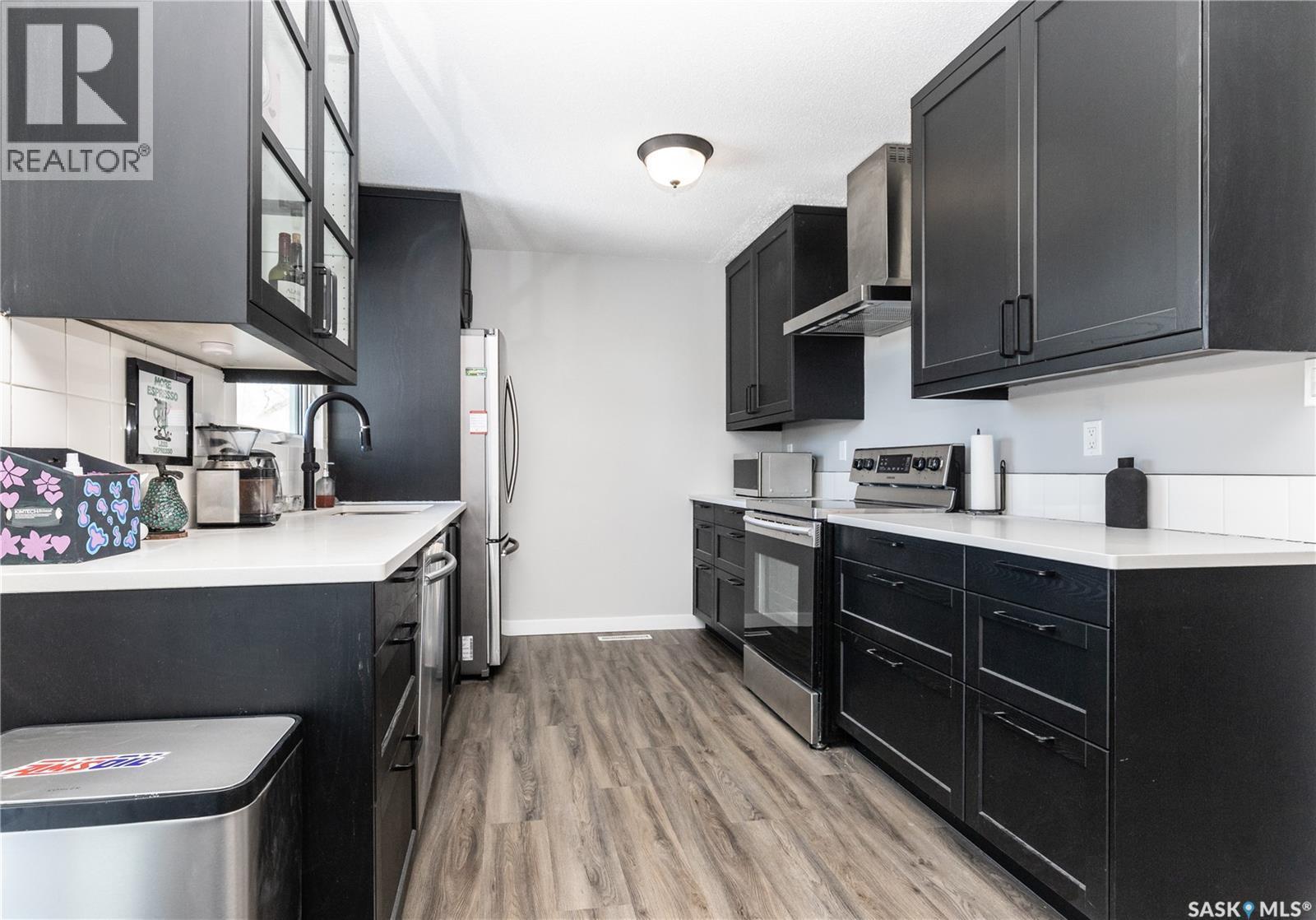 1313 Elevator Road, Saskatoon, SK - Indoor Photo Showing Kitchen With Upgraded Kitchen