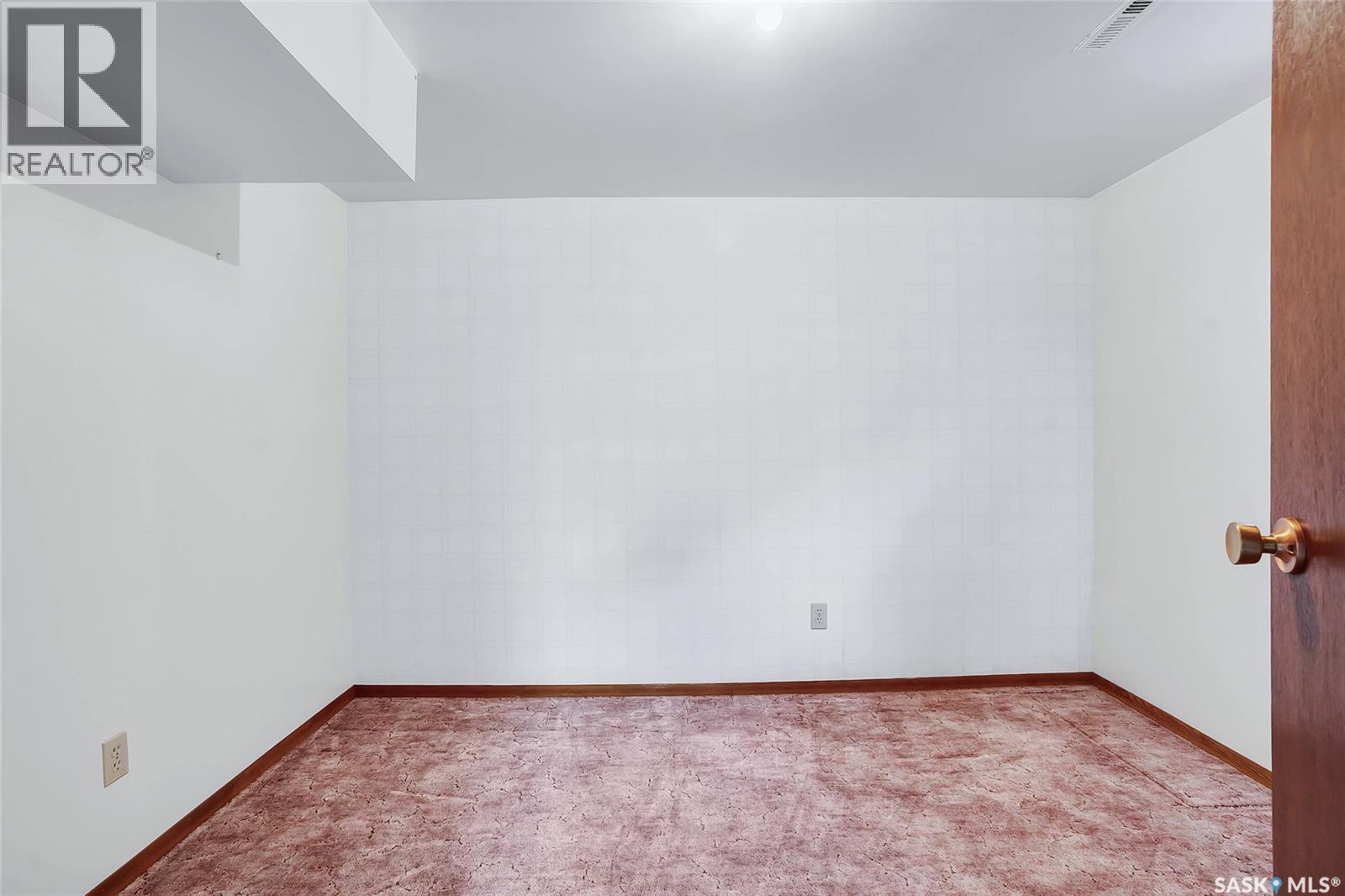 90 Bence Crescent, Saskatoon, SK - Indoor Photo Showing Other Room