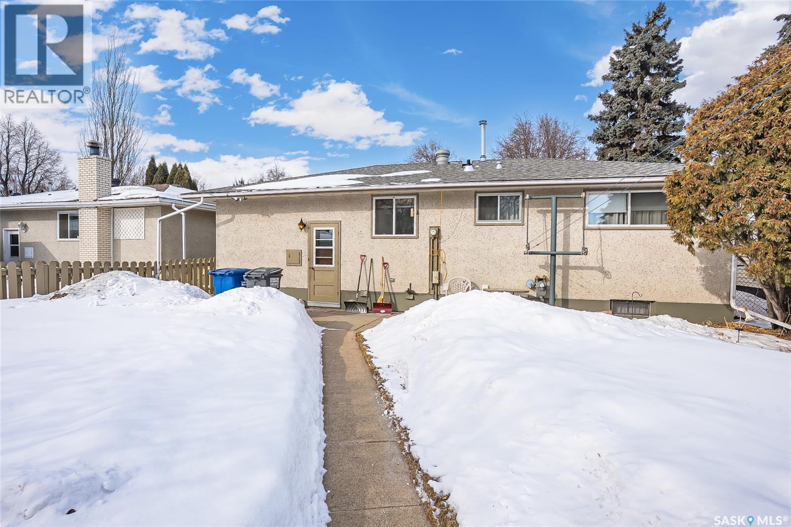 90 Bence Crescent, Saskatoon, SK - Outdoor