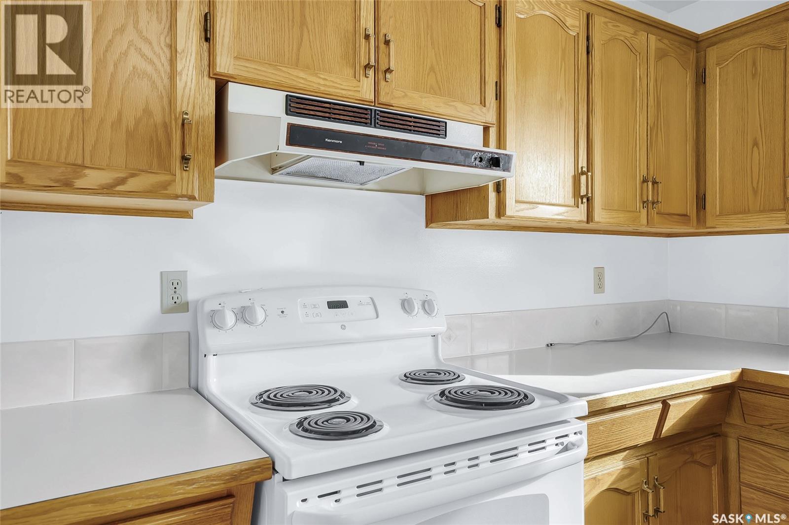 90 Bence Crescent, Saskatoon, SK - Indoor Photo Showing Kitchen