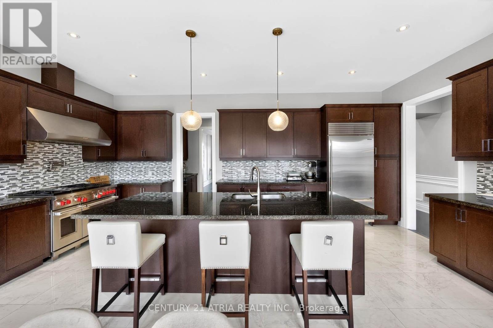 122 Burns Boulevard, King, ON - Indoor Photo Showing Kitchen With Double Sink