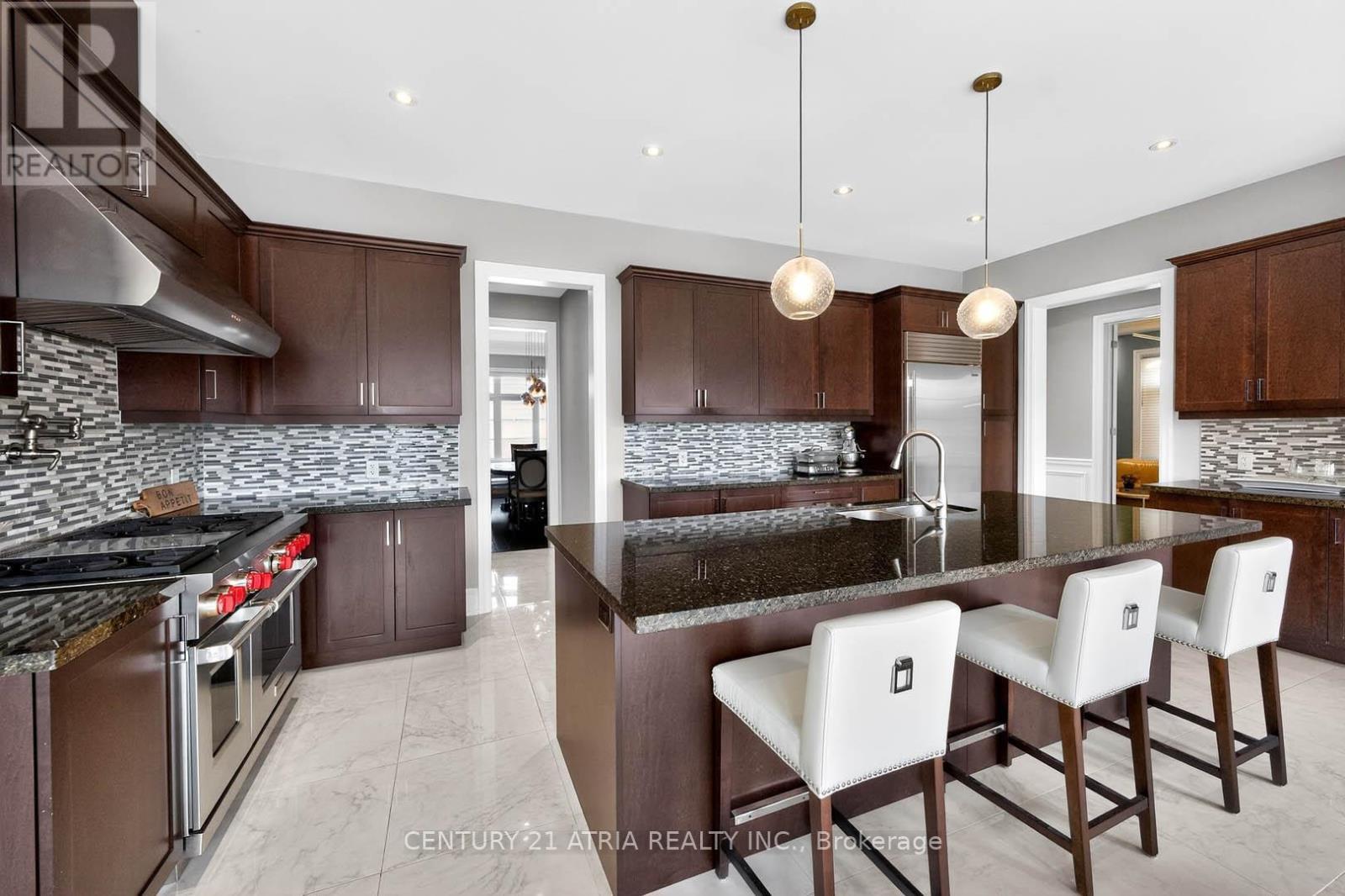 122 Burns Boulevard, King, ON - Indoor Photo Showing Kitchen With Upgraded Kitchen