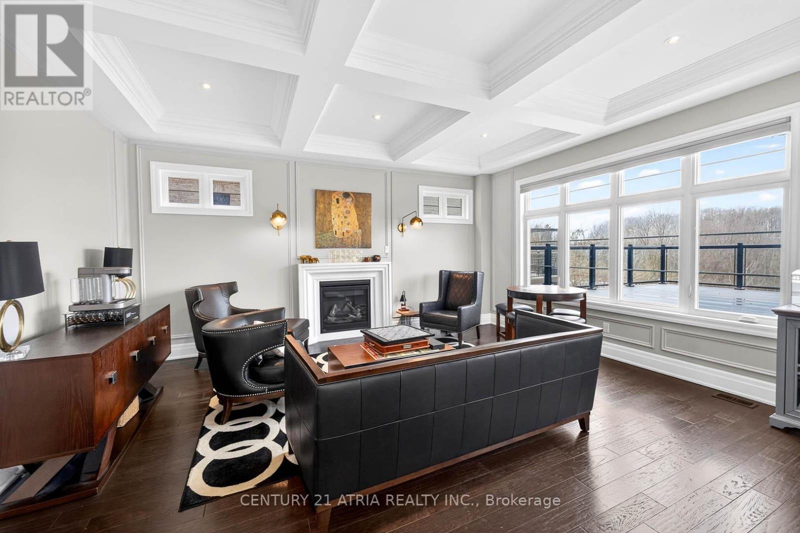 122 Burns Boulevard, King, ON - Indoor With Fireplace