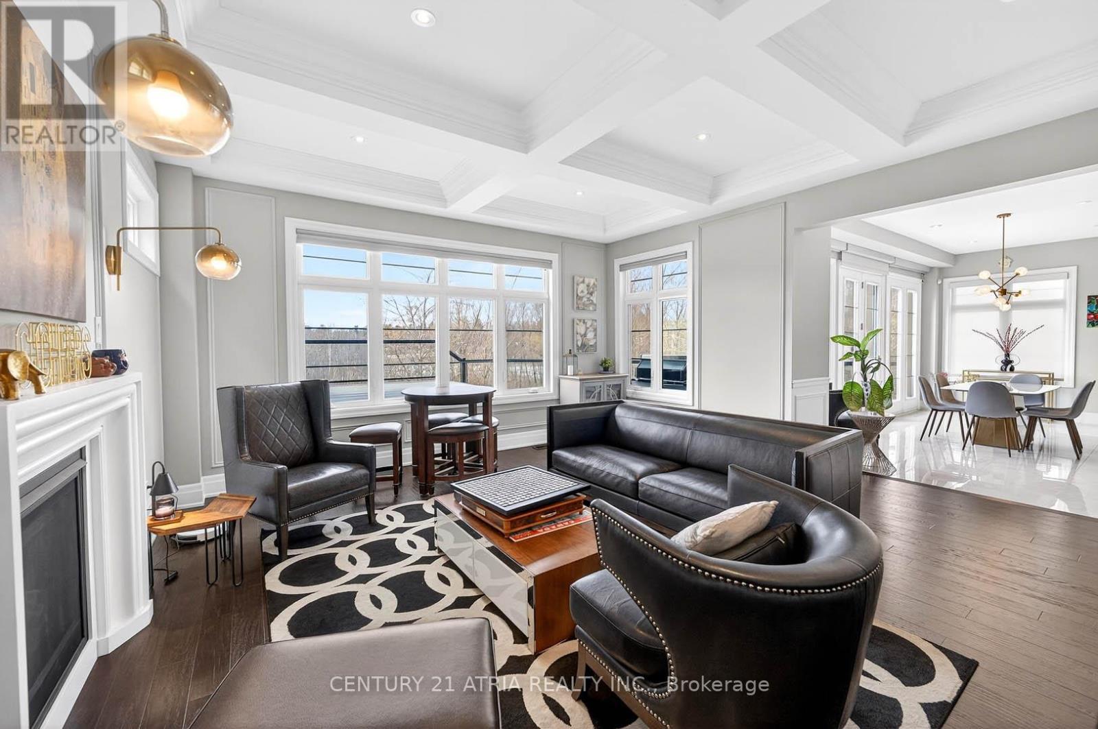122 Burns Boulevard, King, ON - Indoor Photo Showing Living Room With Fireplace