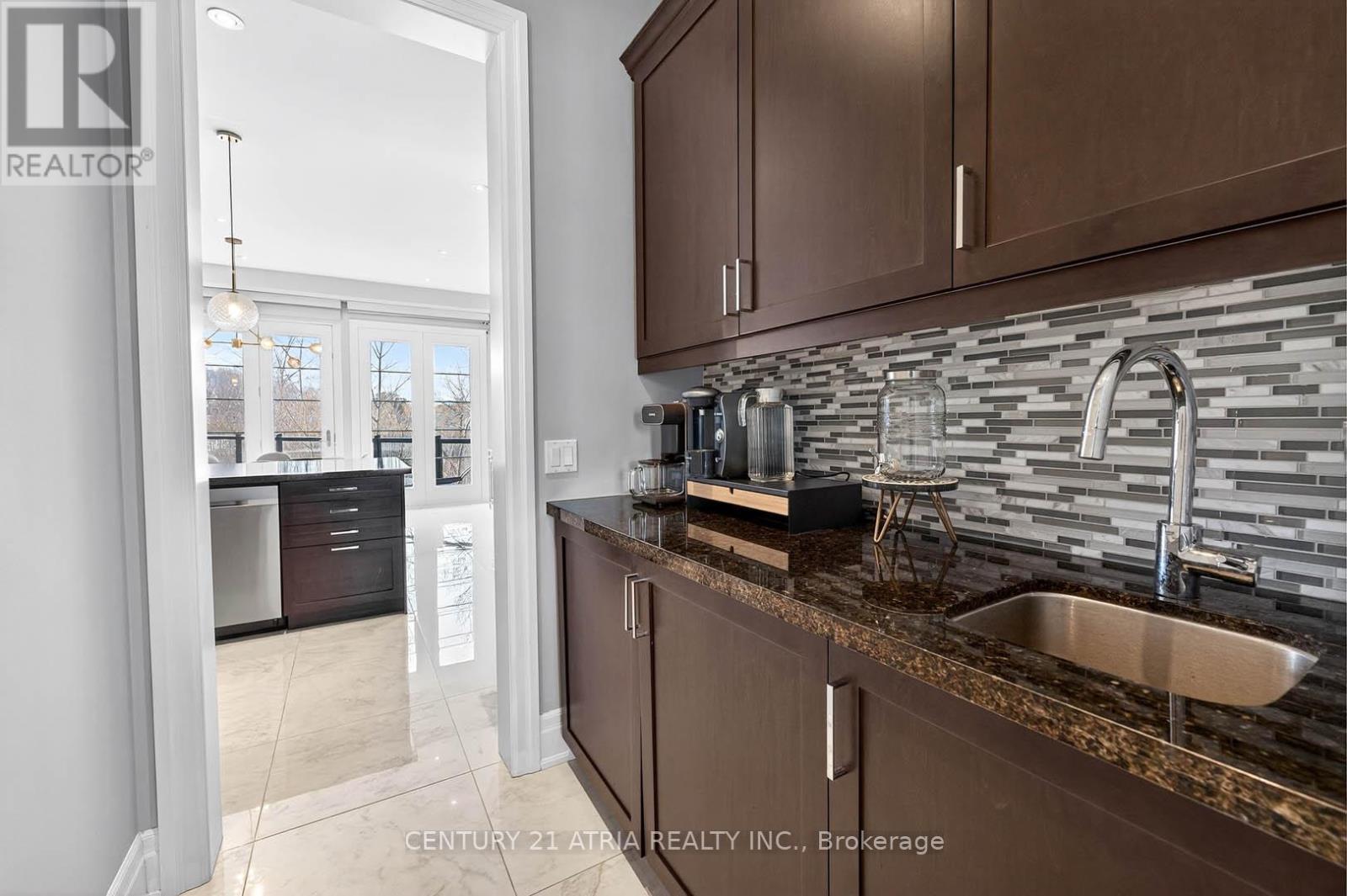 122 Burns Boulevard, King, ON - Indoor Photo Showing Kitchen