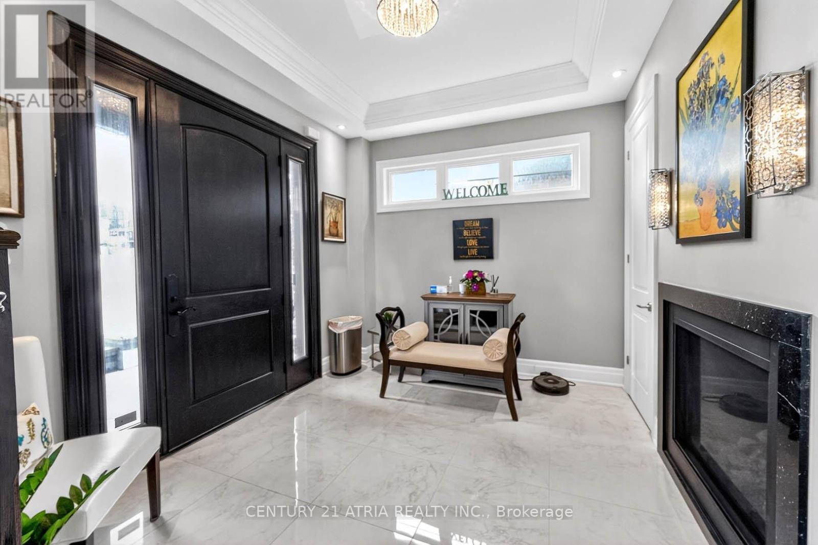 122 Burns Boulevard, King, ON - Indoor With Fireplace