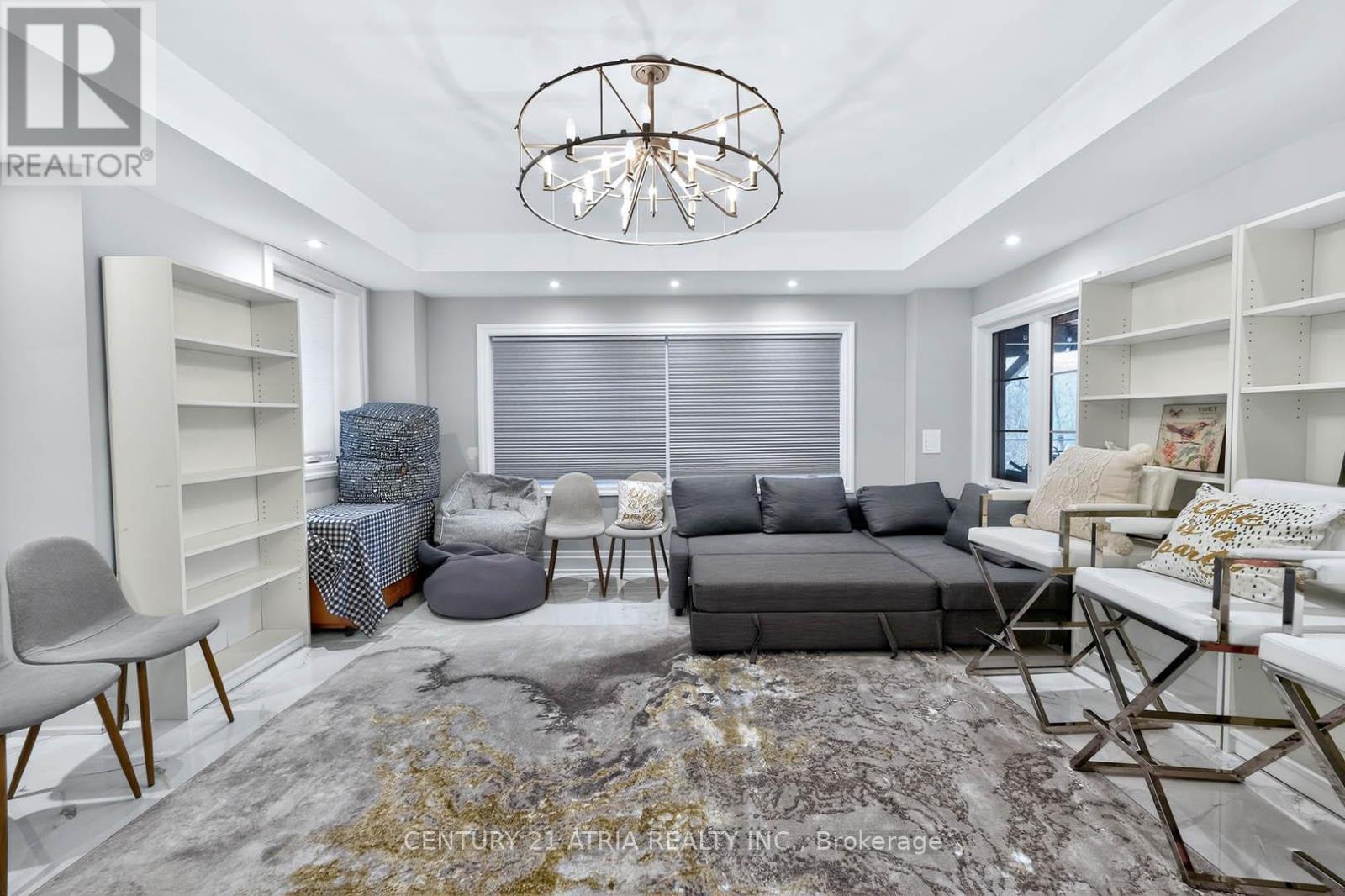 122 Burns Boulevard, King, ON - Indoor Photo Showing Living Room