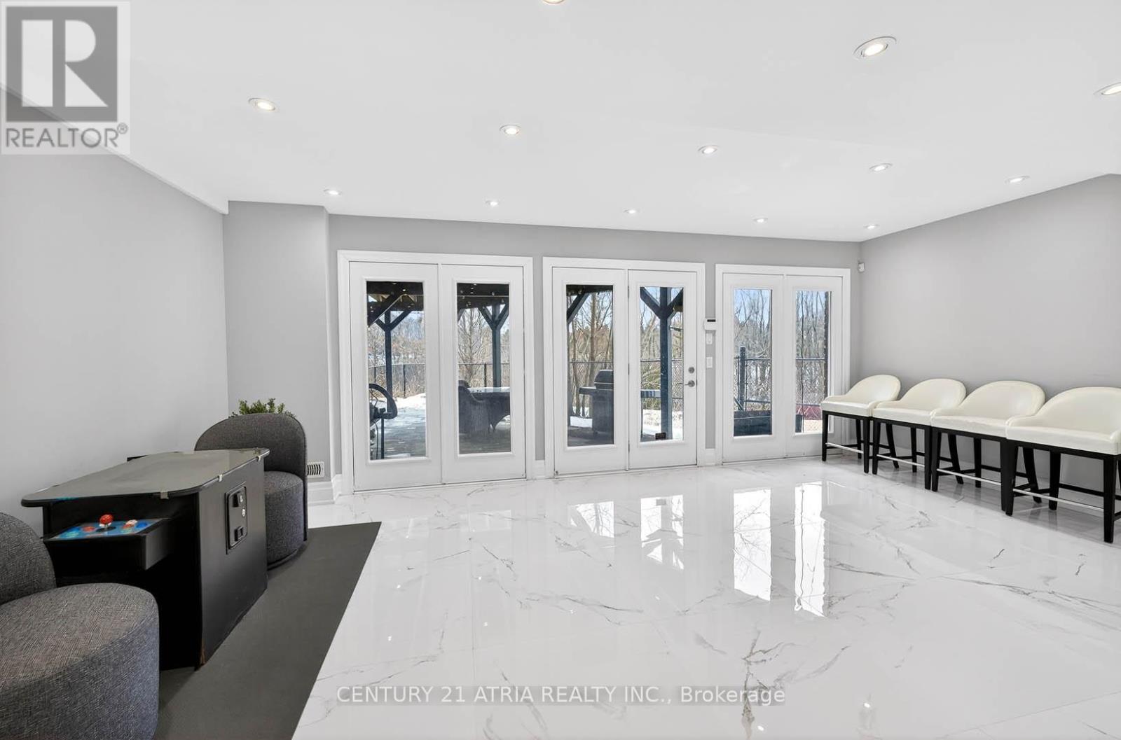122 Burns Boulevard, King, ON - Indoor Photo Showing Other Room