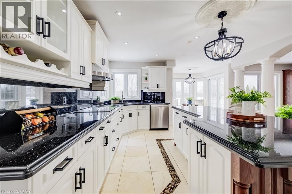 38 Deer Ridge Crescent, Kitchener, ON - Indoor Photo Showing Kitchen With Upgraded Kitchen