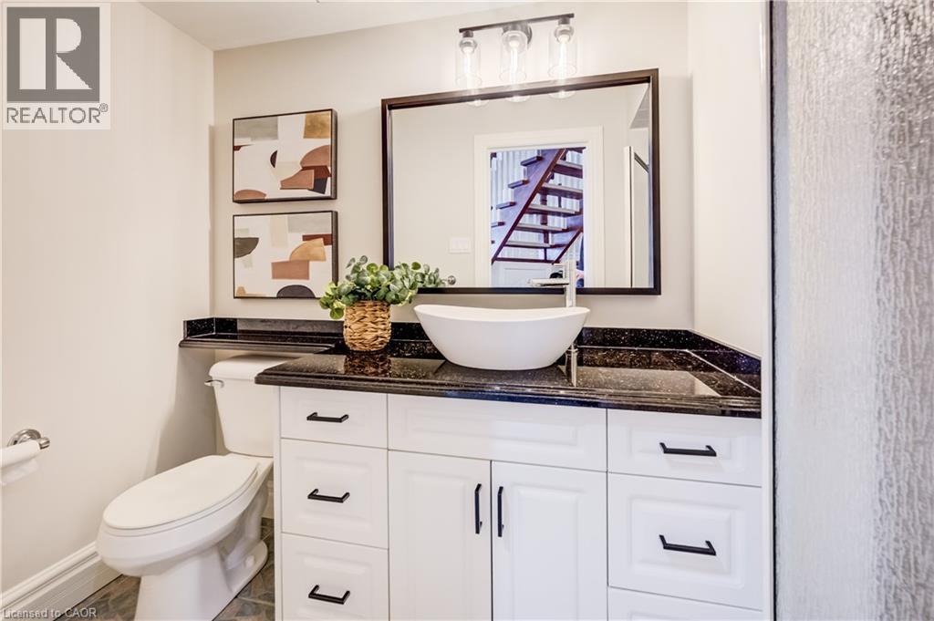 38 Deer Ridge Crescent, Kitchener, ON - Indoor Photo Showing Bathroom