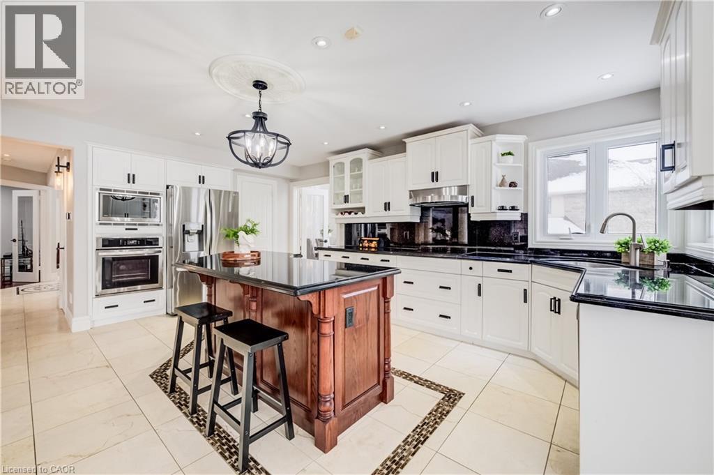 38 Deer Ridge Crescent, Kitchener, ON - Indoor Photo Showing Kitchen With Upgraded Kitchen