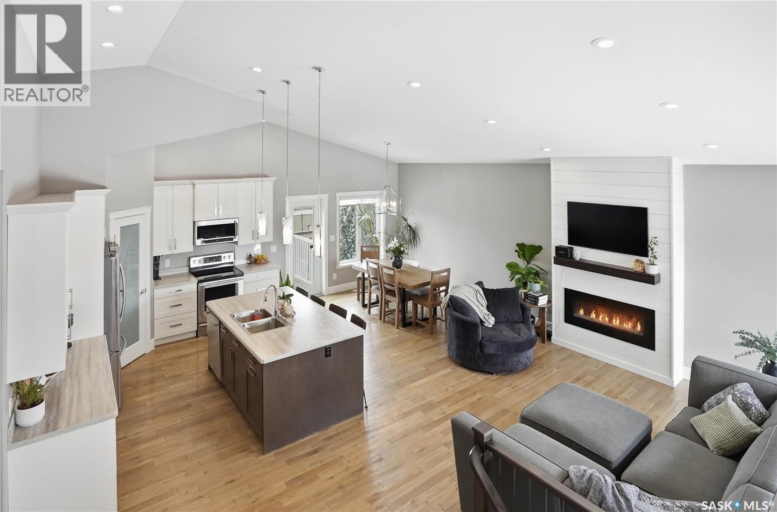 504 Snead Lane, Warman, SK - Indoor With Fireplace