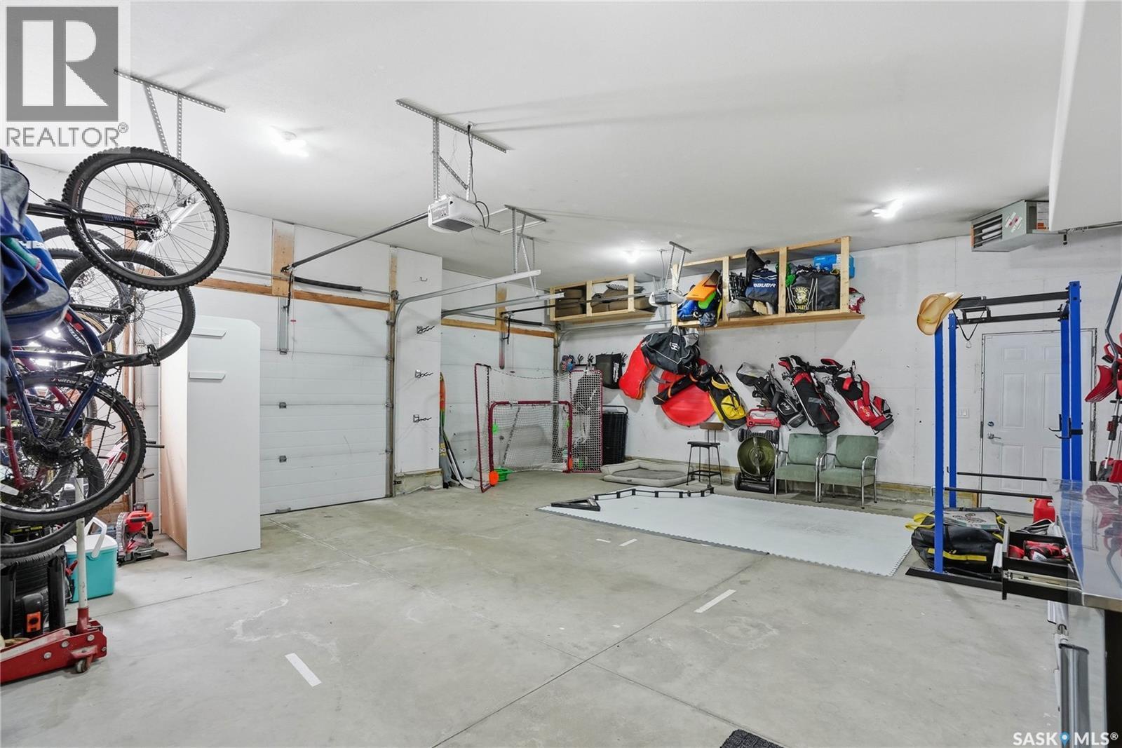 504 Snead Lane, Warman, SK - Indoor Photo Showing Garage