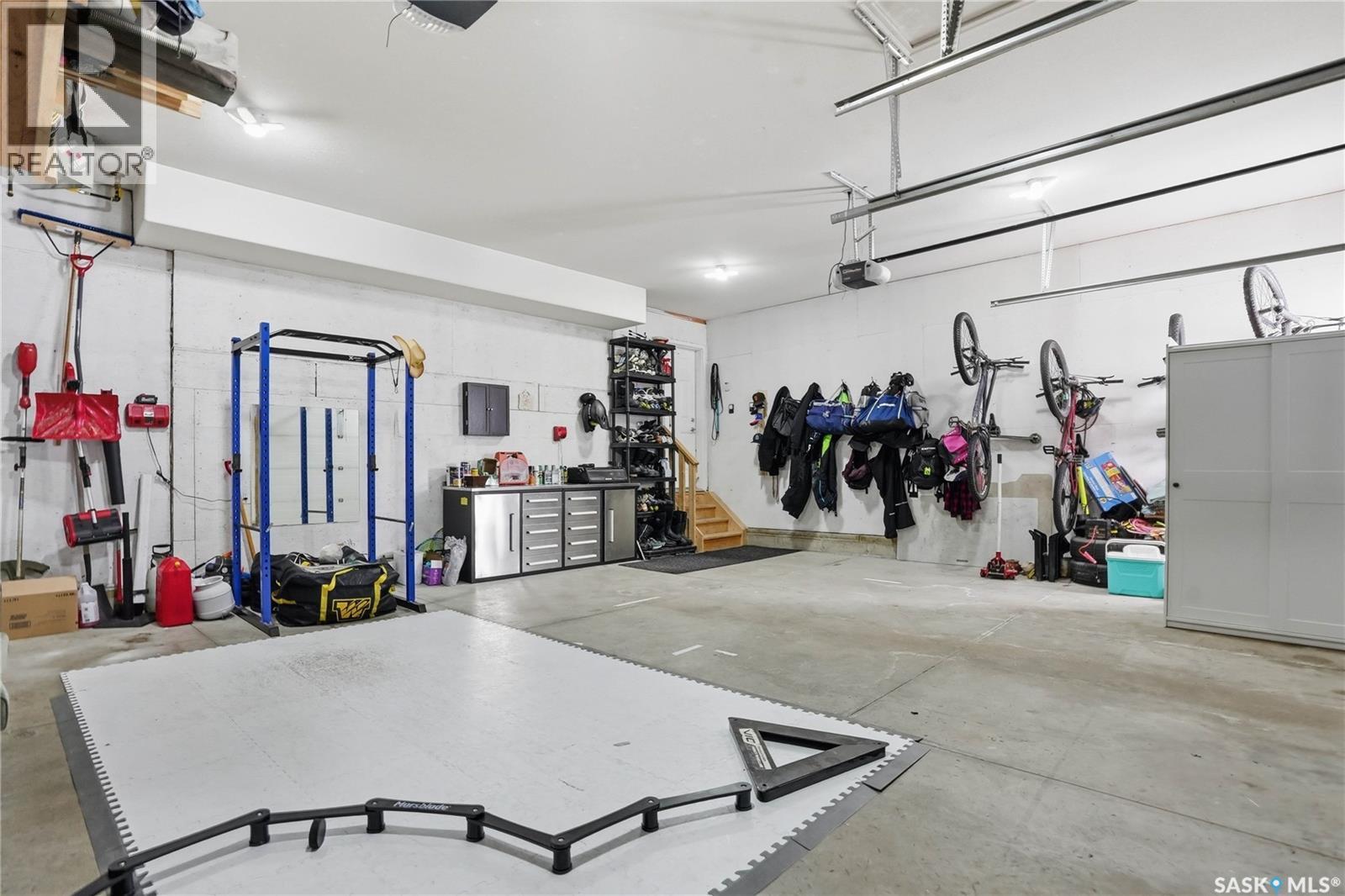 504 Snead Lane, Warman, SK - Indoor Photo Showing Garage