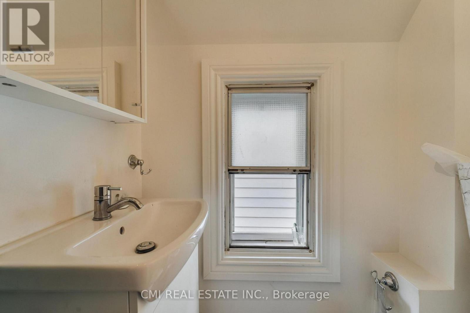 95 Adeline Street, Ottawa, ON - Indoor Photo Showing Bathroom