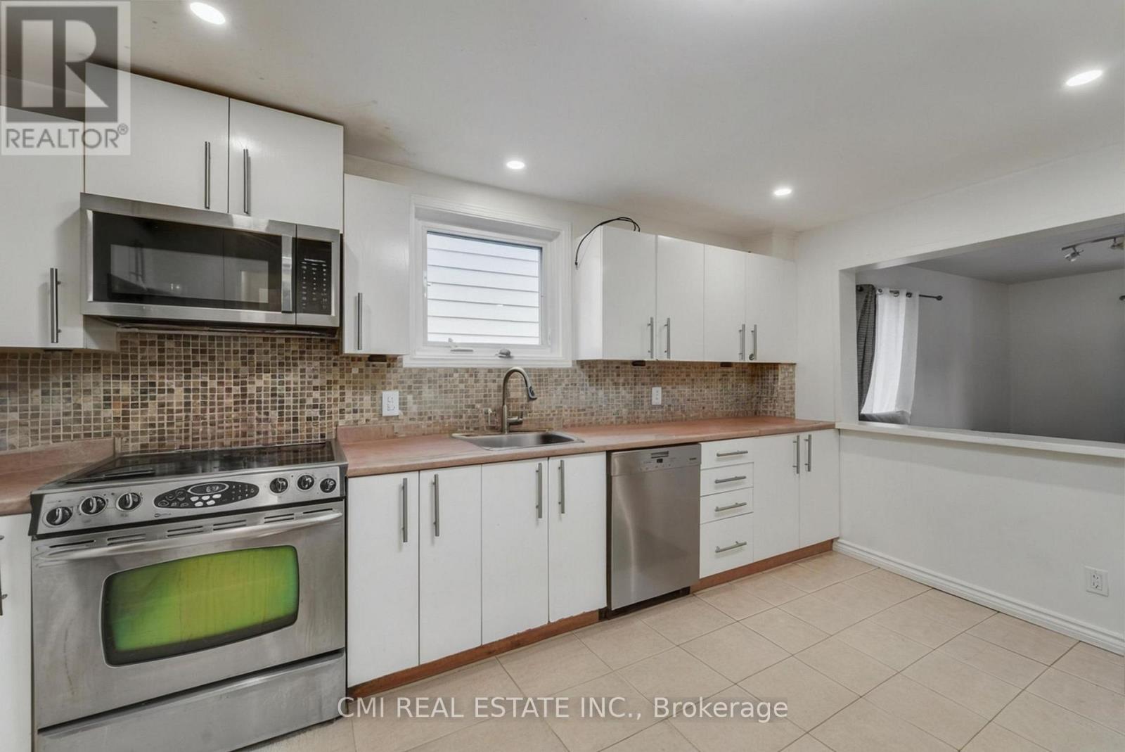 95 Adeline Street, Ottawa, ON - Indoor Photo Showing Kitchen