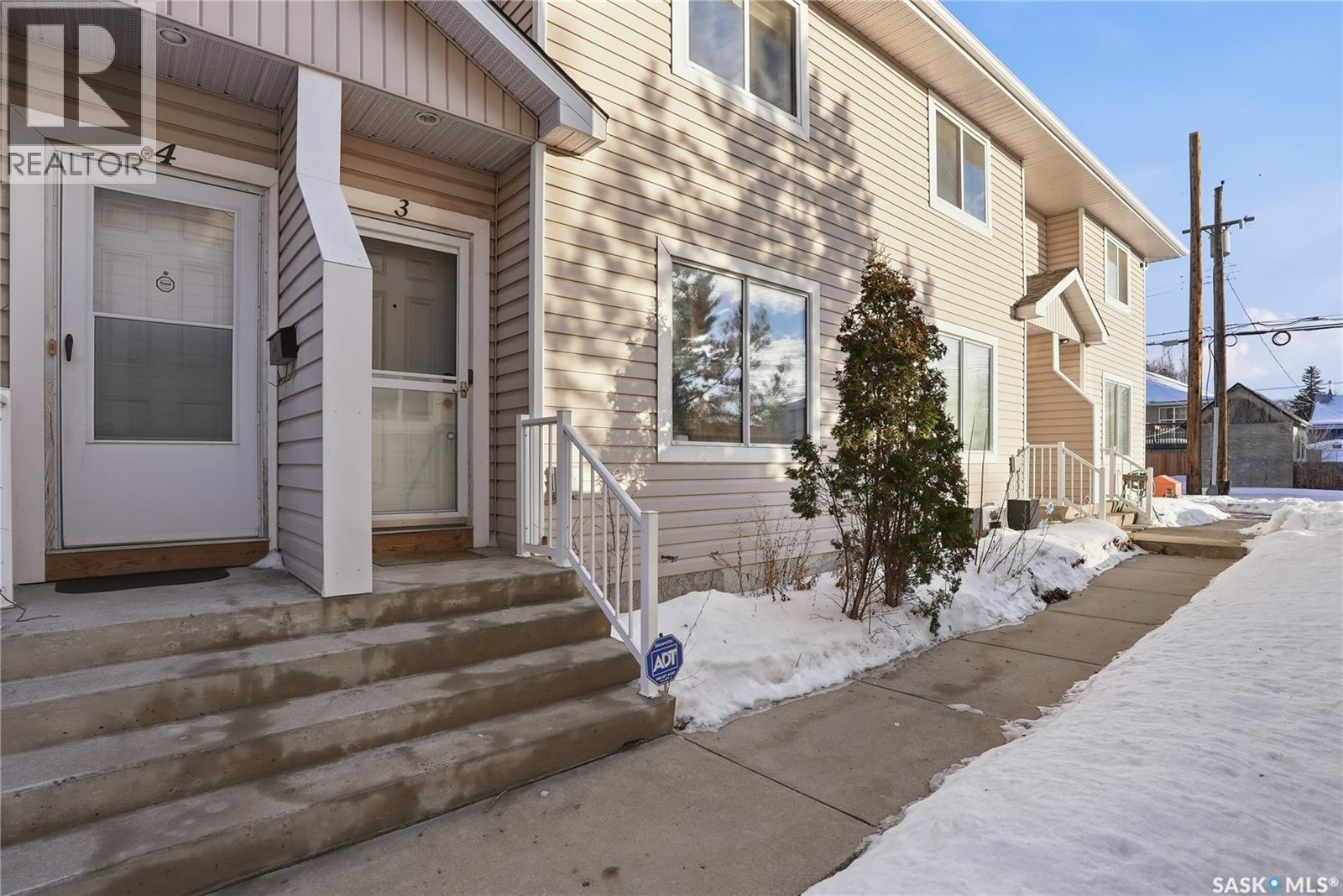 3 802 K Avenue N, Saskatoon, SK - Outdoor With Facade