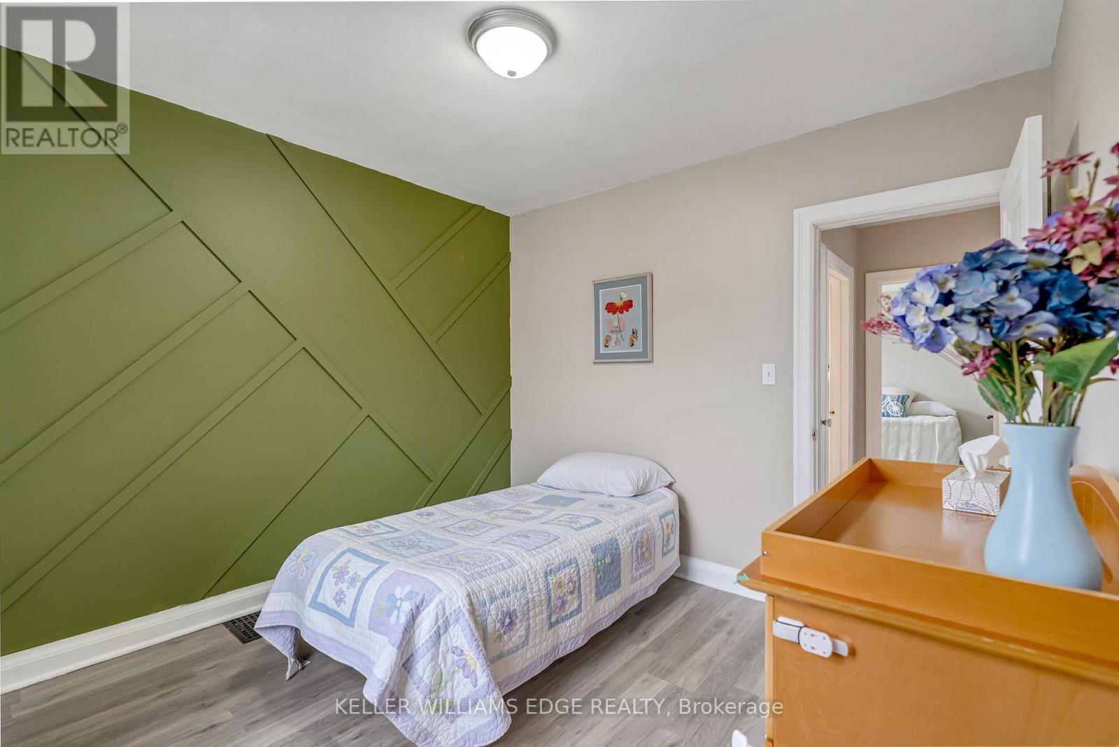 165 Rosewood Road, Hamilton, ON - Indoor Photo Showing Bedroom