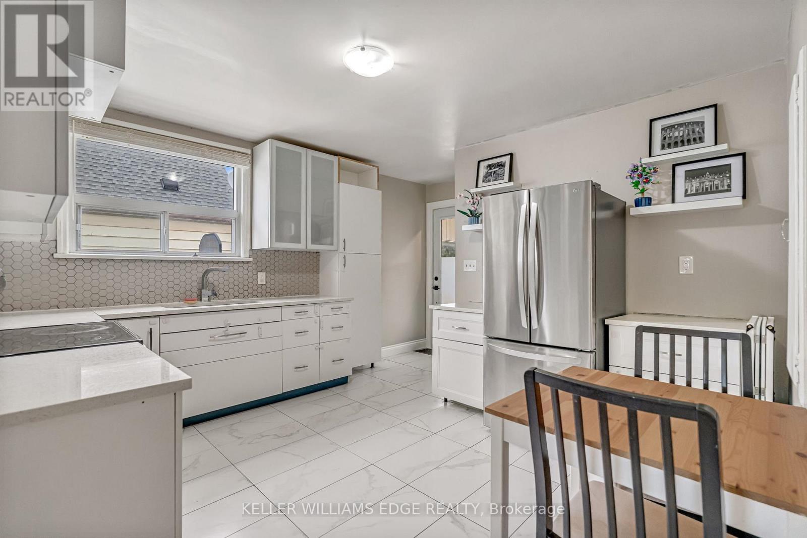 165 Rosewood Road, Hamilton, ON - Indoor Photo Showing Kitchen