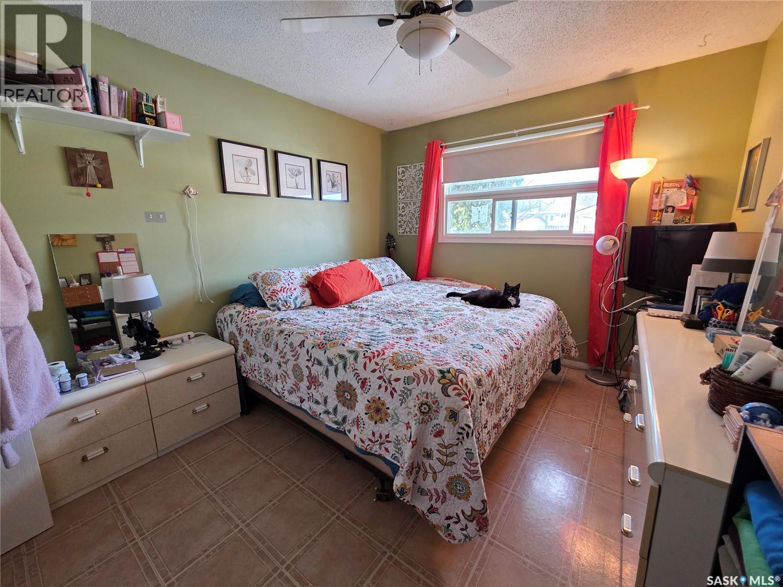 520 Dennis Street, Herbert, SK - Indoor Photo Showing Bedroom