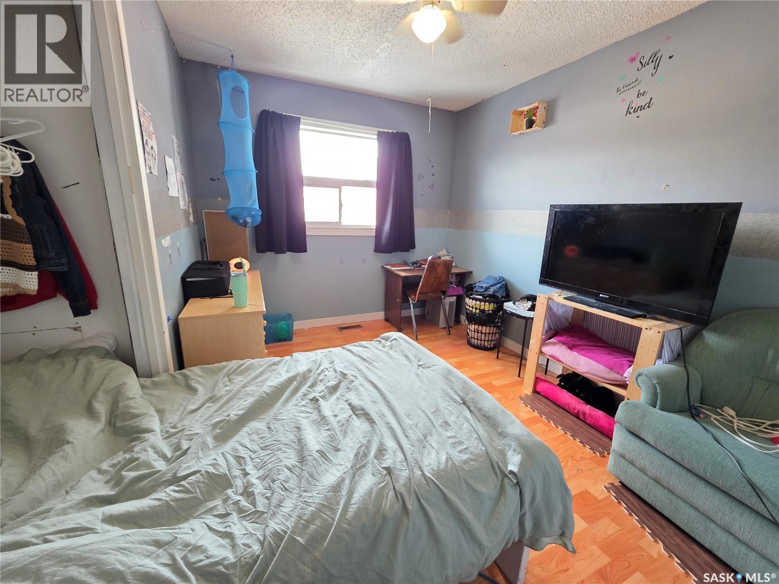 520 Dennis Street, Herbert, SK - Indoor Photo Showing Bedroom