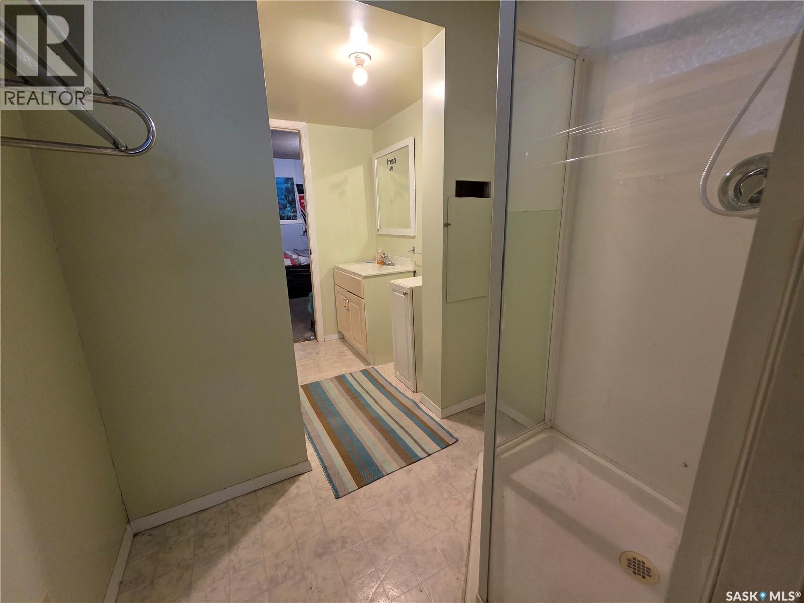 520 Dennis Street, Herbert, SK - Indoor Photo Showing Bathroom