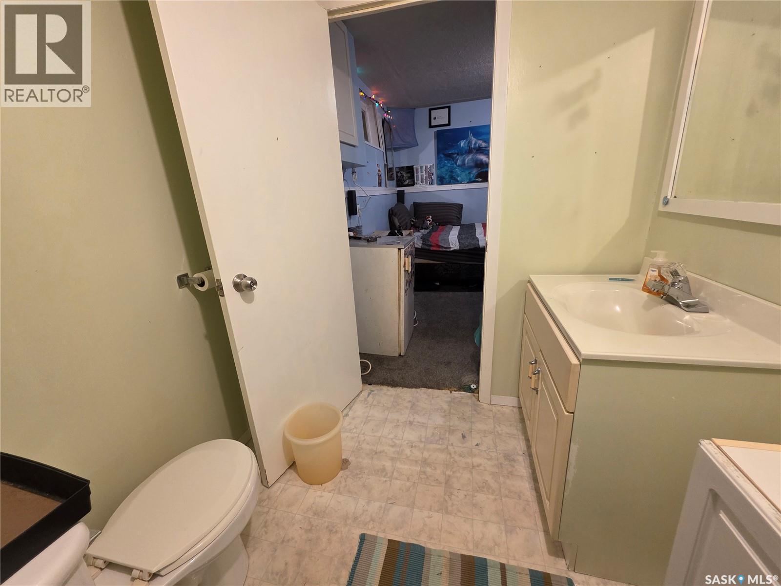 520 Dennis Street, Herbert, SK - Indoor Photo Showing Bathroom