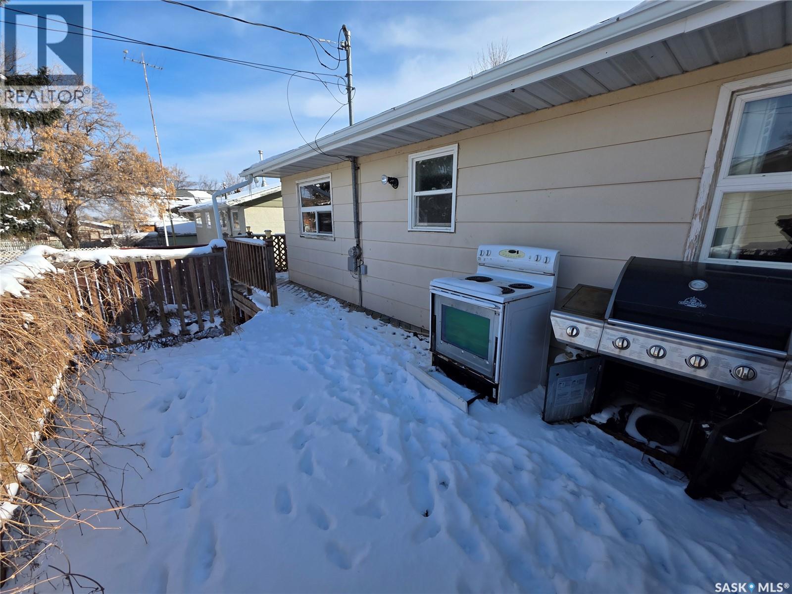 520 Dennis Street, Herbert, SK - Outdoor With Exterior