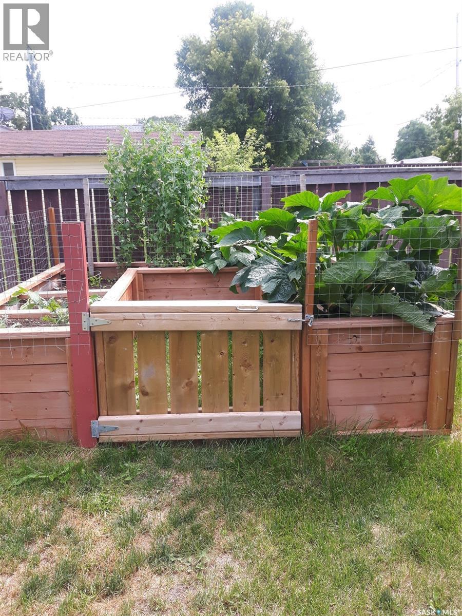 520 Dennis Street, Herbert, SK - Outdoor With Deck Patio Veranda