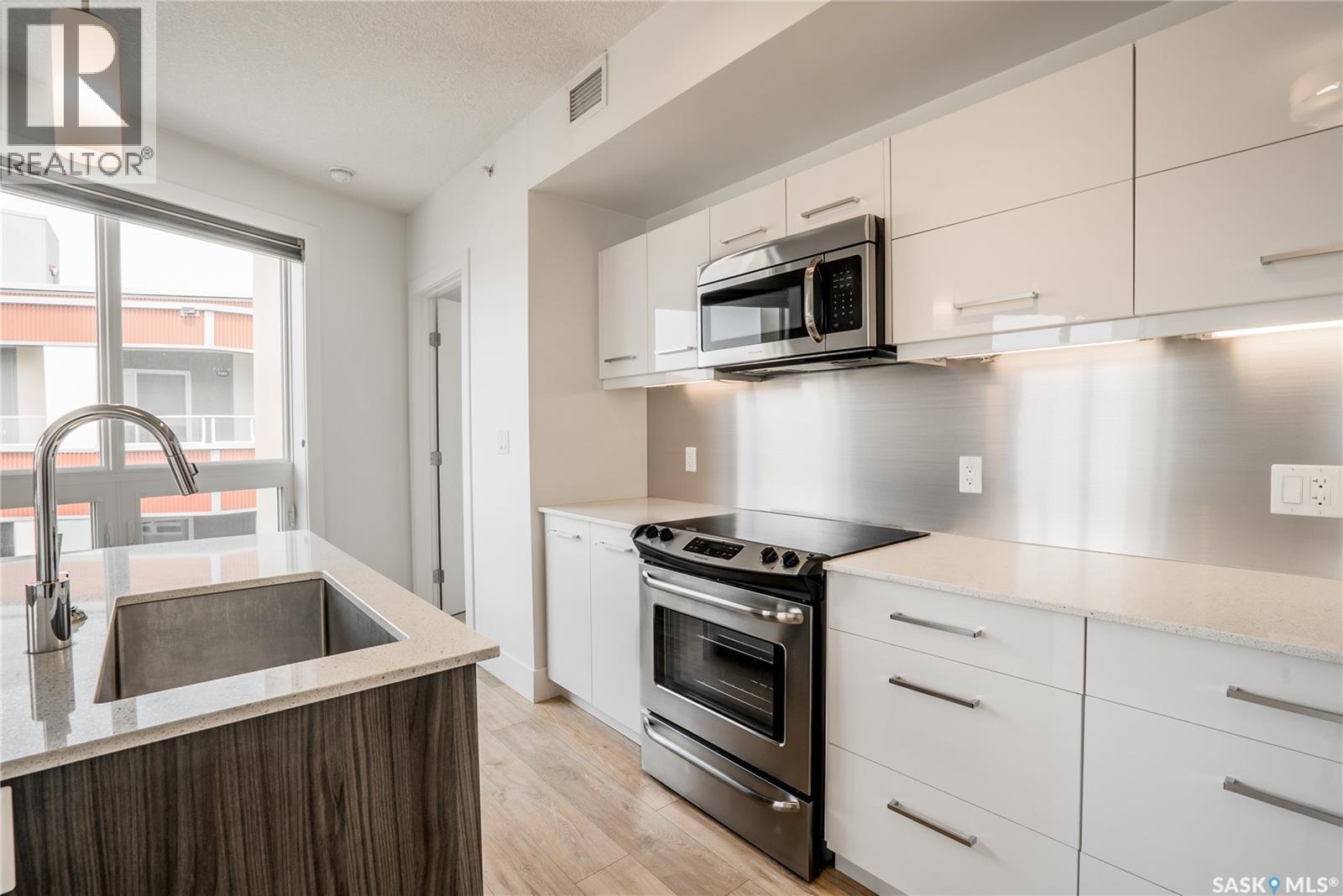 403 409 B Avenue S, Saskatoon, SK - Indoor Photo Showing Kitchen With Upgraded Kitchen