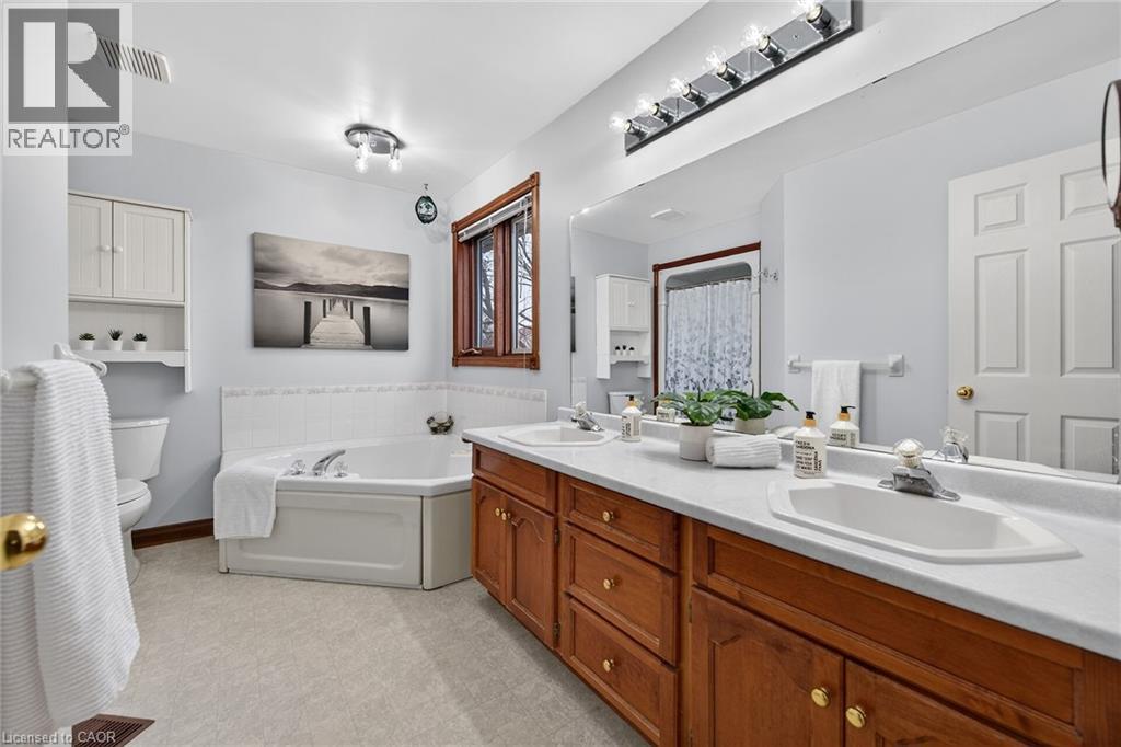 60 Highland Boulevard, Caledonia, ON - Indoor Photo Showing Bathroom