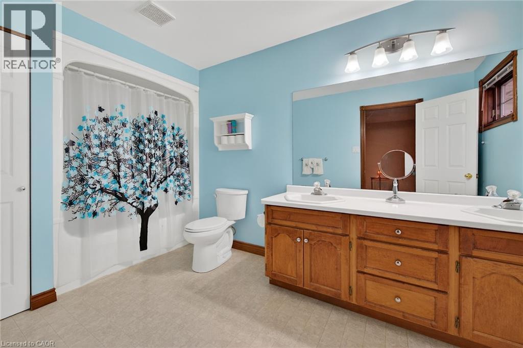 60 Highland Boulevard, Caledonia, ON - Indoor Photo Showing Bathroom