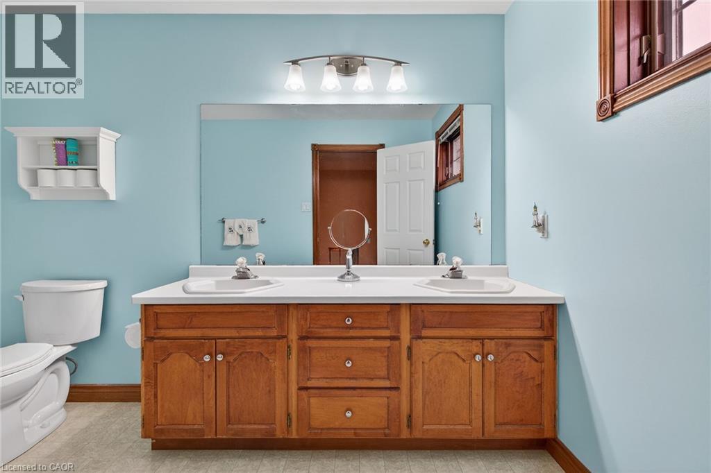 60 Highland Boulevard, Caledonia, ON - Indoor Photo Showing Bathroom