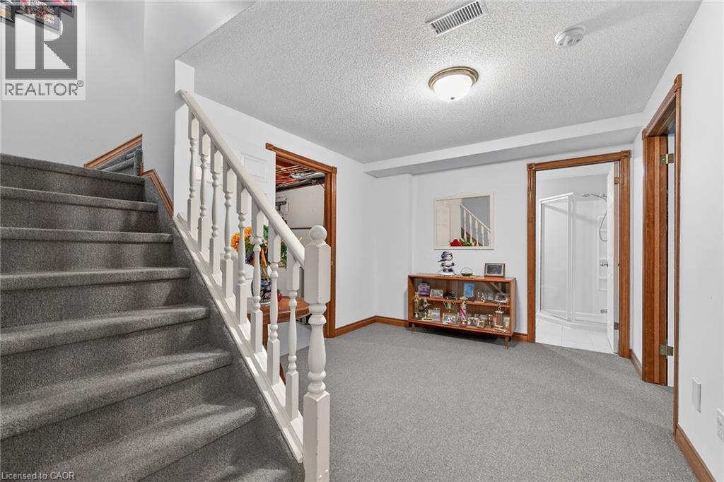 60 Highland Boulevard, Caledonia, ON - Indoor Photo Showing Other Room