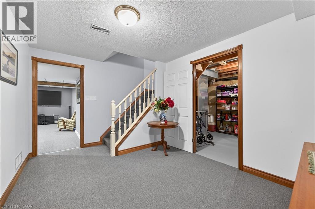 60 Highland Boulevard, Caledonia, ON - Indoor Photo Showing Other Room
