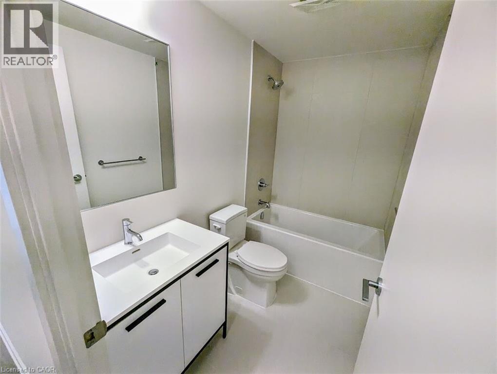 Full bathroom with vanity and washtub / shower combination - 385 Winston Road Unit# 1311, Grimsby, ON - Indoor Photo Showing Bathroom