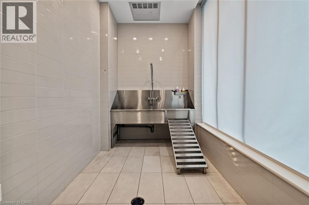 Misc room featuring pet washing station and light tile patterned flooring - 385 Winston Road Unit# 1311, Grimsby, ON - Indoor Photo Showing Other Room