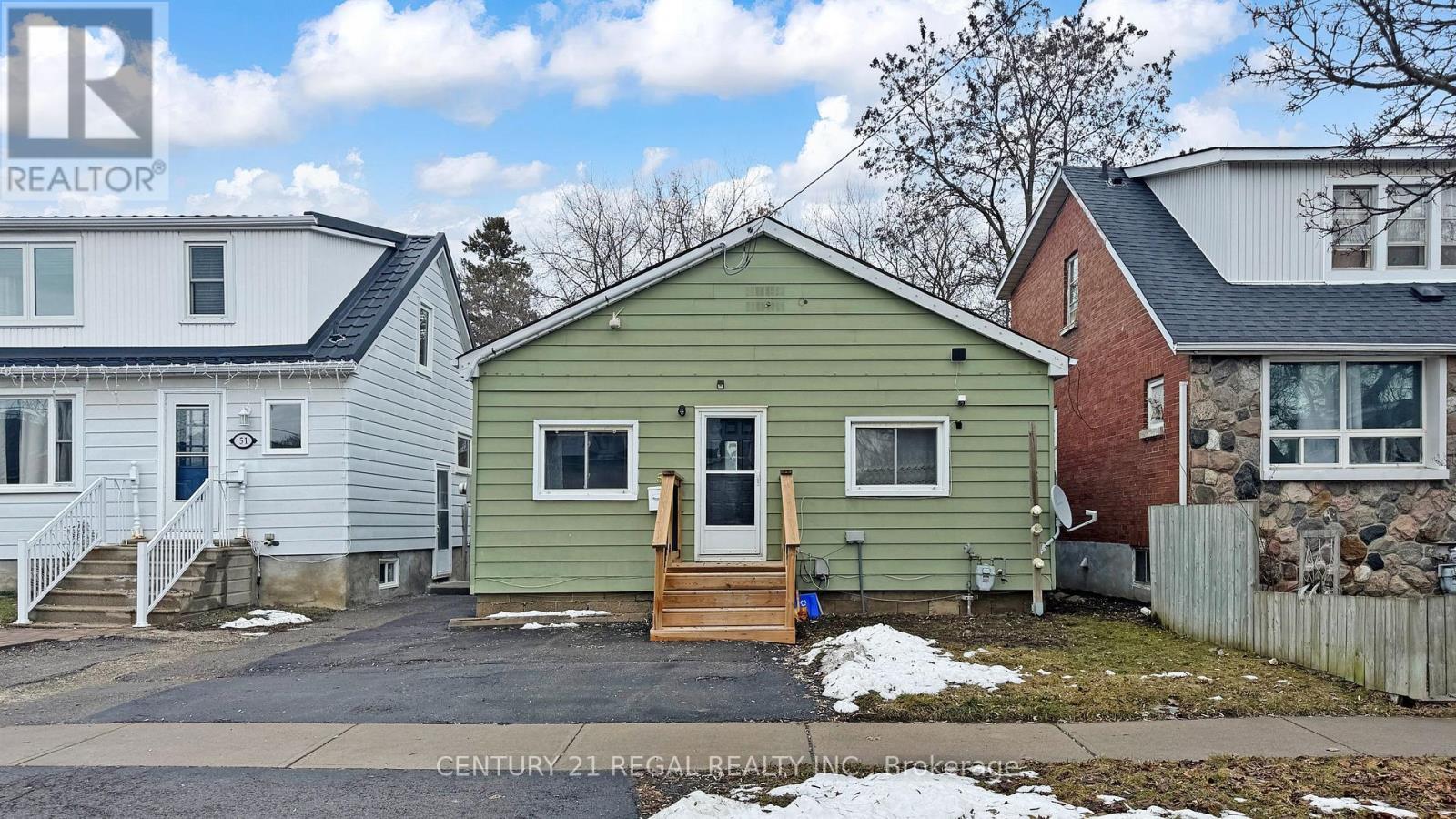 55 Montrave Avenue, Oshawa, ON - Outdoor With Facade