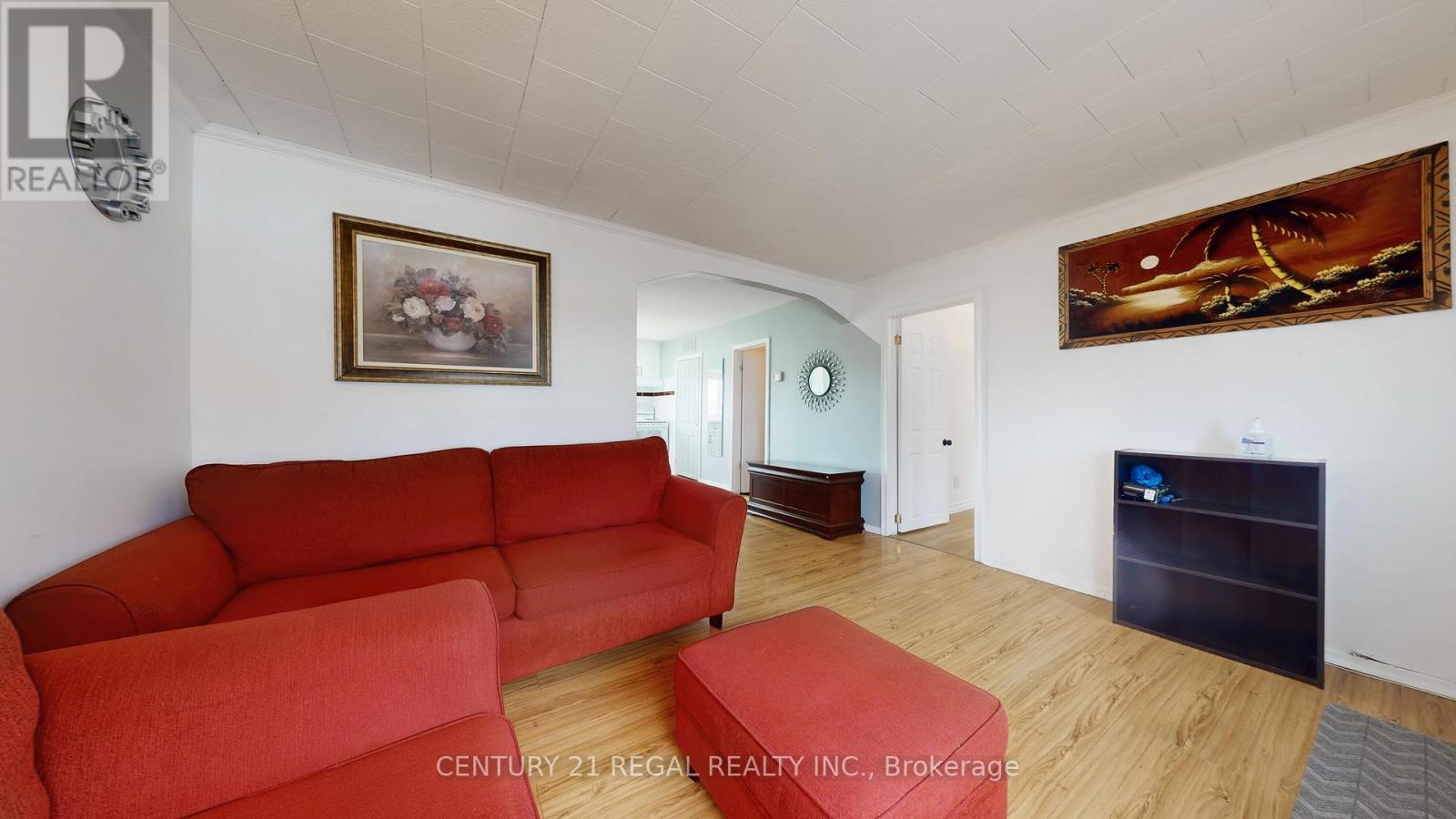55 Montrave Avenue, Oshawa, ON - Indoor Photo Showing Living Room