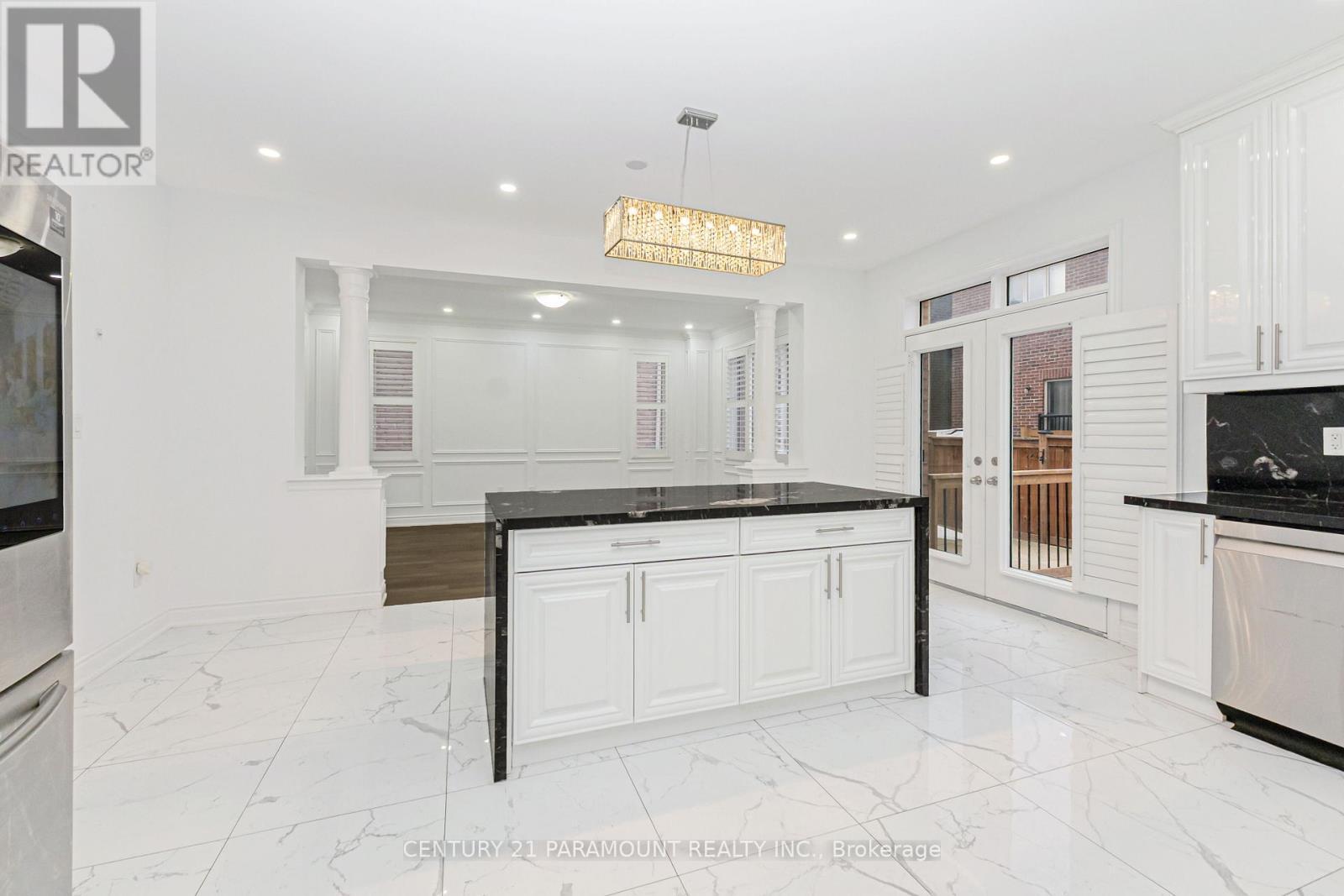 28 Clockwork Drive, Brampton, ON - Indoor Photo Showing Kitchen