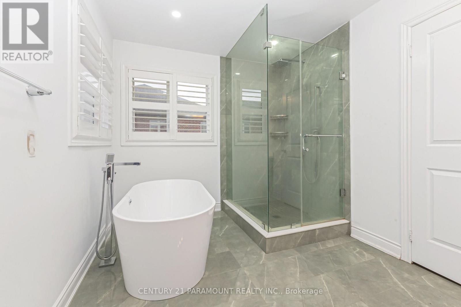 28 Clockwork Drive, Brampton, ON - Indoor Photo Showing Bathroom