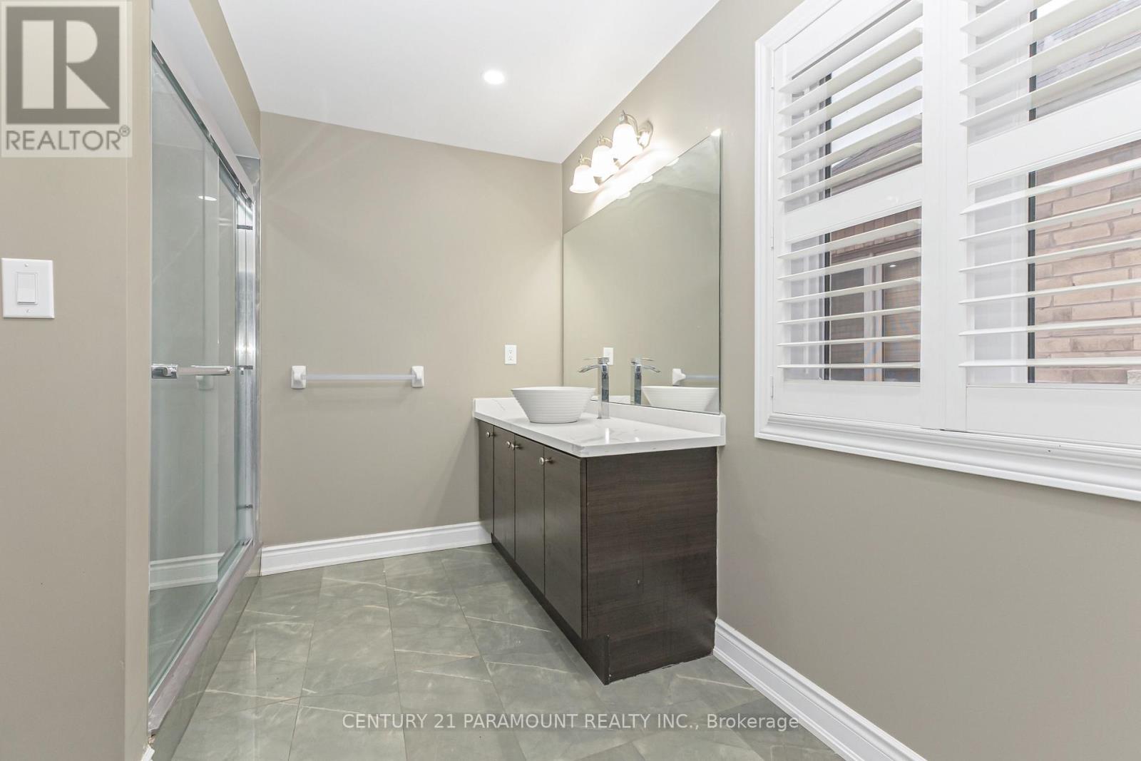 28 Clockwork Drive, Brampton, ON - Indoor Photo Showing Bathroom