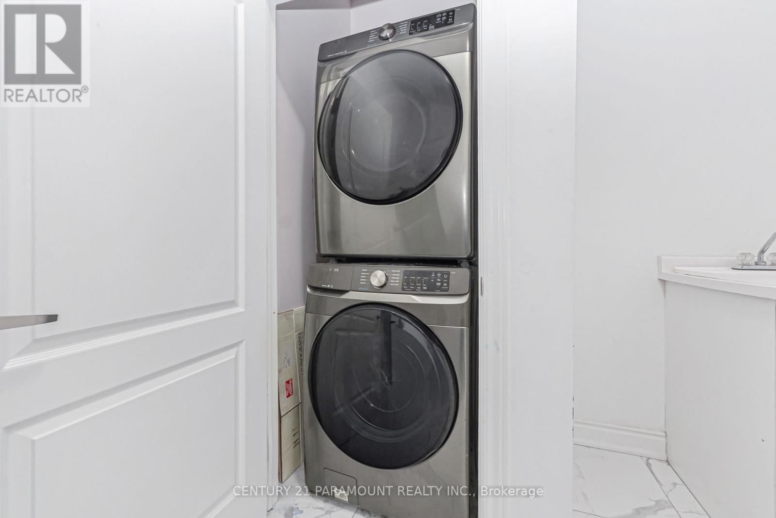 28 Clockwork Drive, Brampton, ON - Indoor Photo Showing Laundry Room